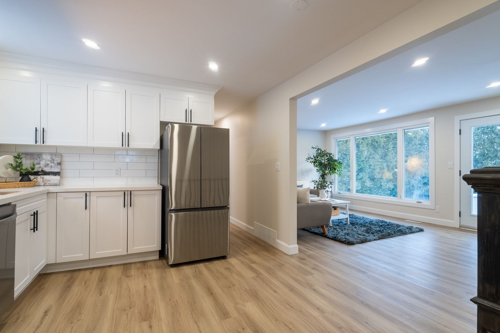 Open concept kitchen to living