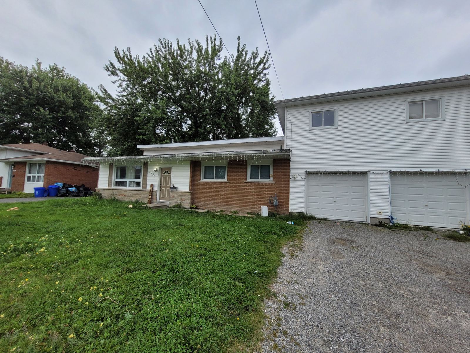 1657 Briar before - front exterior